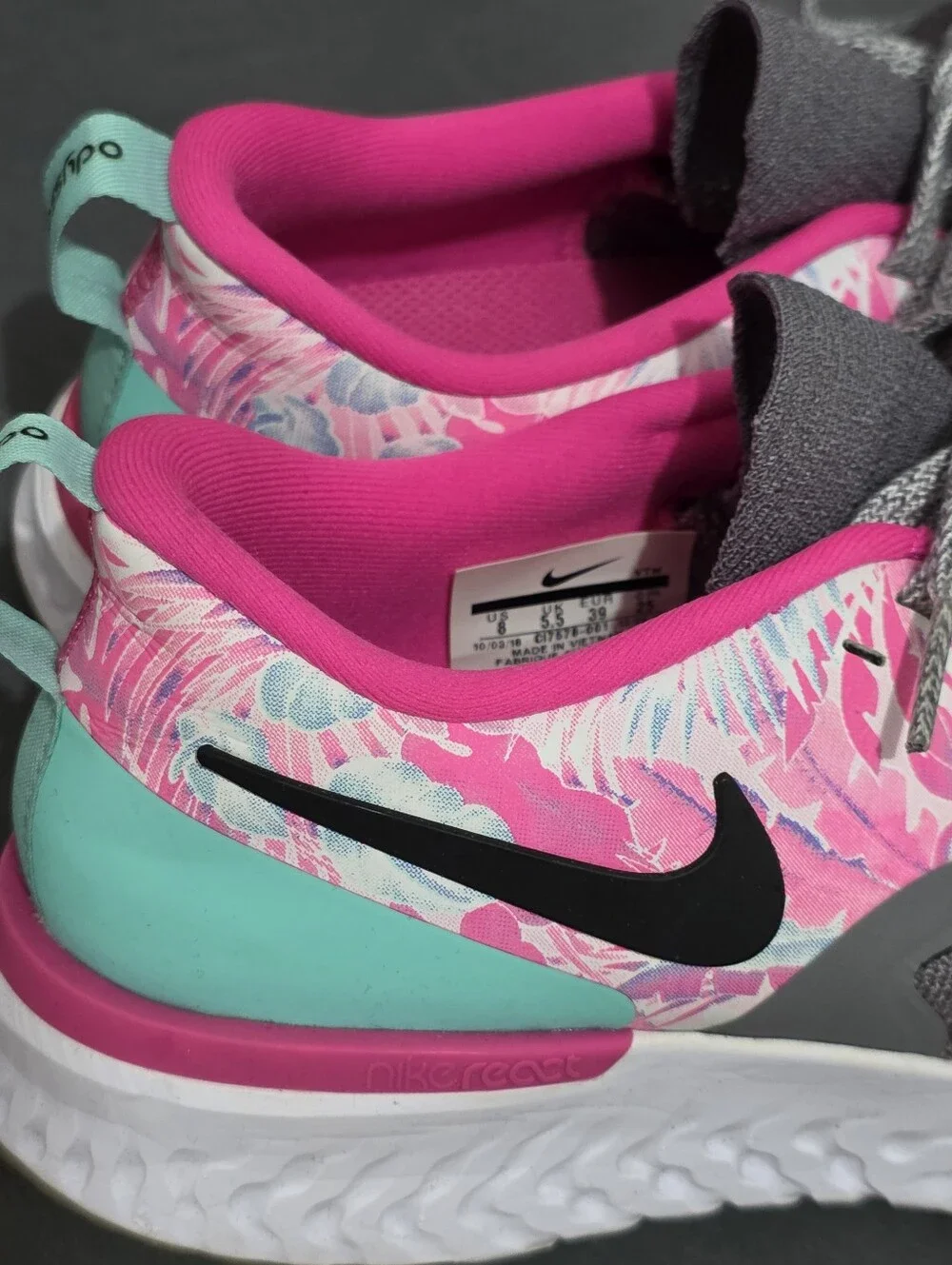 Nike Odyssey React Flyknit 2 Floral Print Women’s Sneakers Size 8